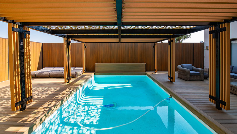 Is composite decking slippery when wet?